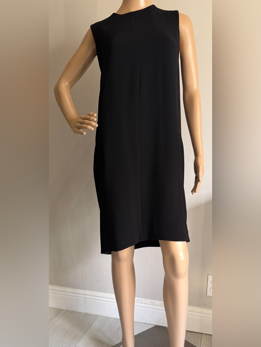 Vince Black Crepe Silk Lined Open Back Shift Dress Size 2